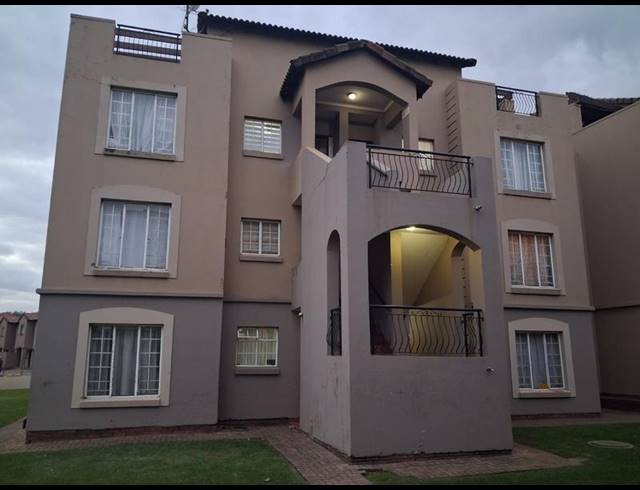 3 BEDROOM TOWNHOUSE FOR SALE IN CASTLEVIEW